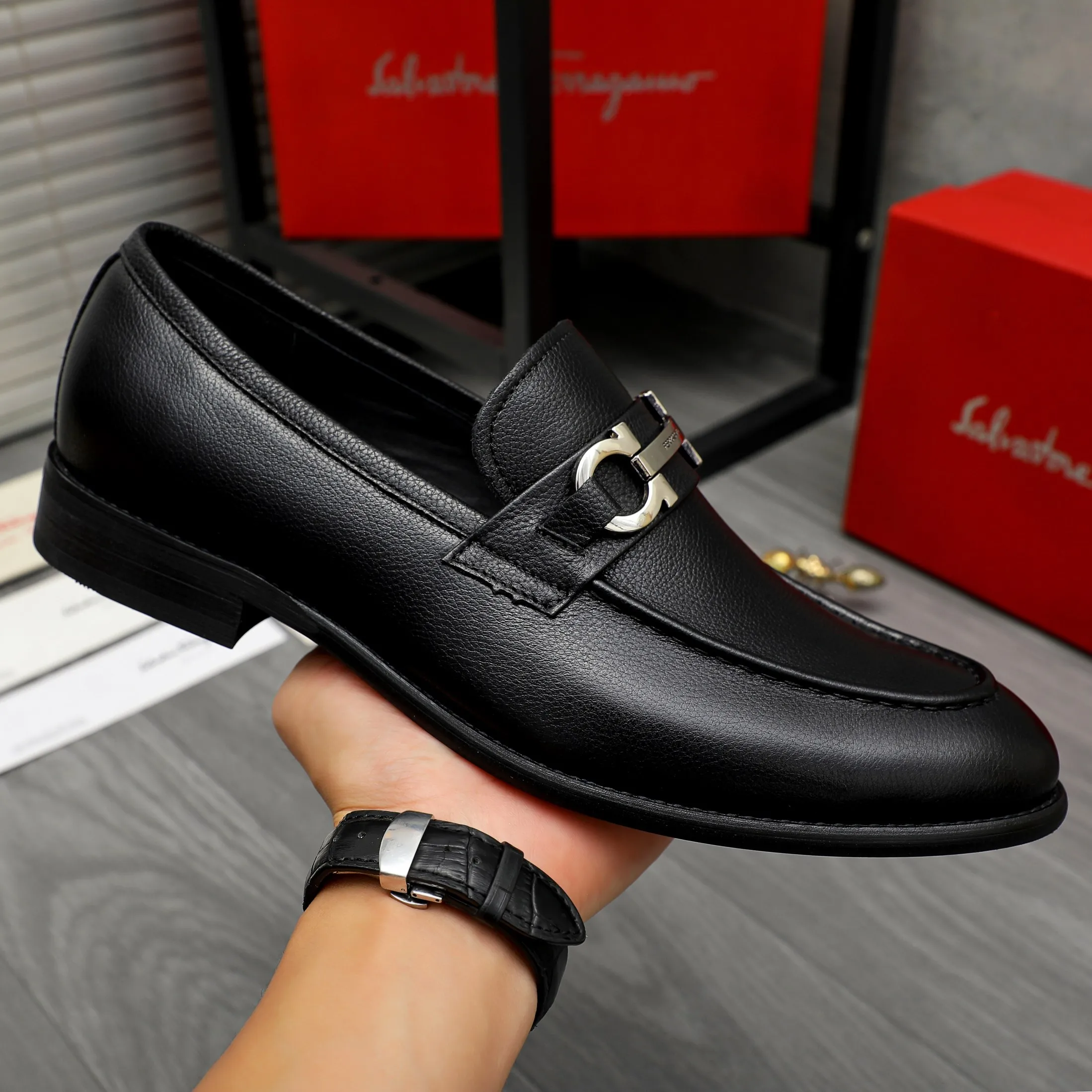 Men's shoes 💰420 Product trademark: Ferragamo " Ferragamo ] Business slip-on leather shoes Regular size: 39-45 (38.46 custom-made, non-refundable) Product materials: Selected small pebbled cowhide upper, sheepskin lining, original rubber outsole
